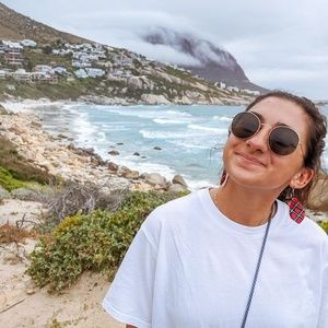Meet your Posher, Adriana